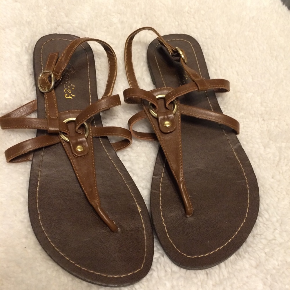 Candie’s size 8 like new beautiful shoes.